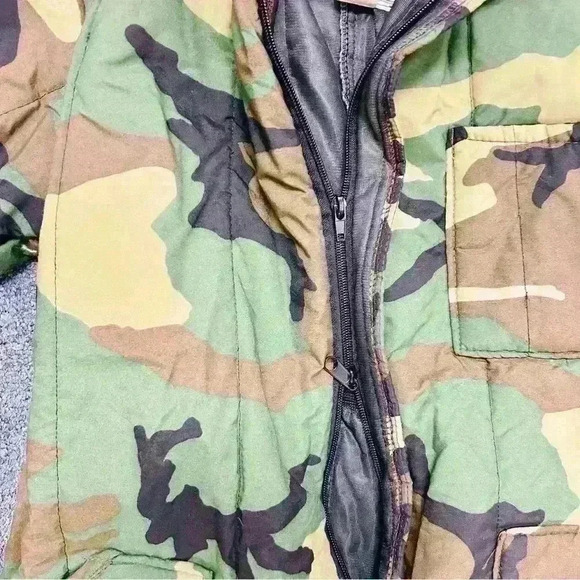 Highland Mills Camo Long Sleeve
Coverall Boy's Medium - Picture 6 of 9